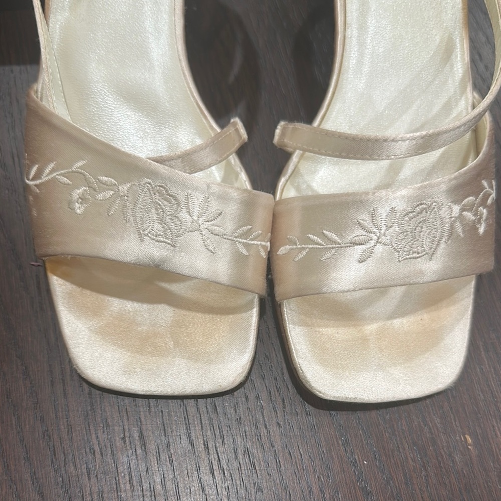 Michaelangelo Cream Heels with Ankle Straps - Picture 3 of 6